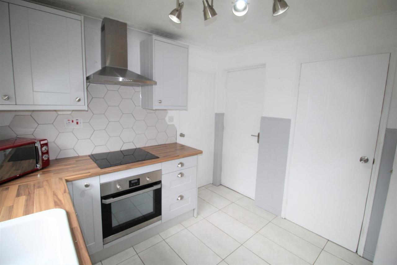 Doncaster - Warmsworth - Great Customer Feedback - 3 Bed Detached House - Private Garden & Parking Plus Garage - Quiet Cul De Sac Location - Dog Friendly - Fast Wifi - Close To Motorway Access Exterior photo