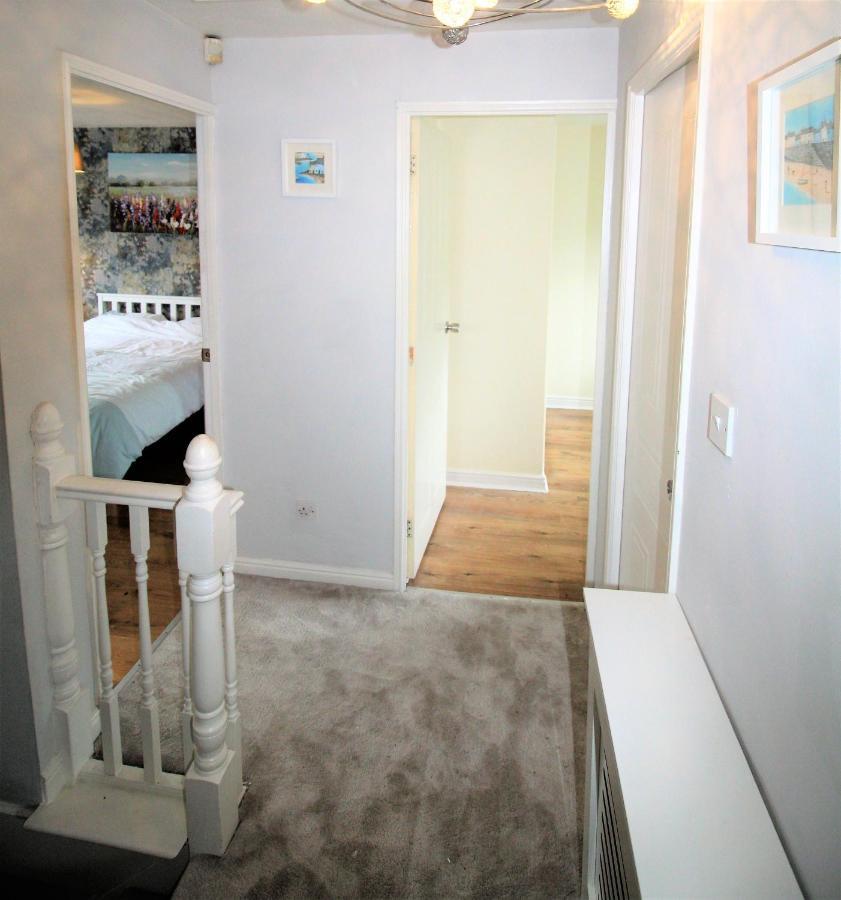 Doncaster - Warmsworth - Great Customer Feedback - 3 Bed Detached House - Private Garden & Parking Plus Garage - Quiet Cul De Sac Location - Dog Friendly - Fast Wifi - Close To Motorway Access Exterior photo